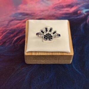 Elegant Black Gem Paw Ring in Silver